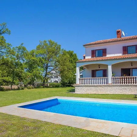 Spacious In Kukci With Swimming Pool * Poreč