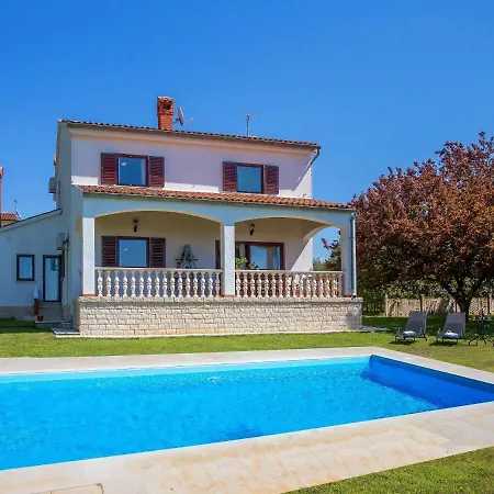 Willa Spacious In Kukci With Swimming Pool *
