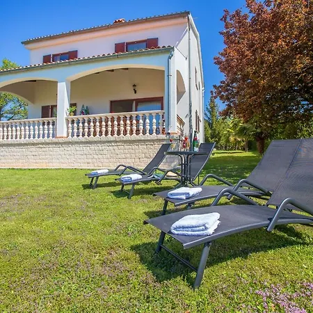 Spacious In Kukci With Swimming Pool Willa Poreč