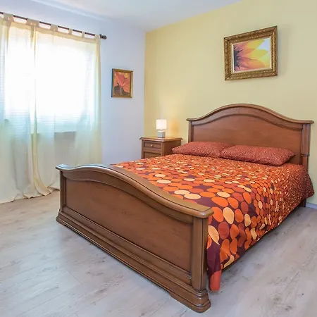 Willa Spacious In Kukci With Swimming Pool Poreč