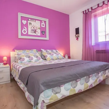 Spacious In Kukci With Swimming Pool Poreč