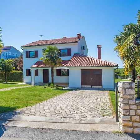 Spacious In Kukci With Swimming Pool