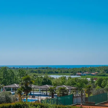 Spacious In Kukci With Swimming Pool Poreč