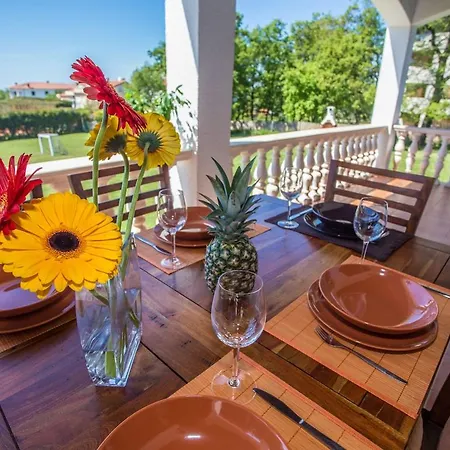 Spacious In Kukci With Swimming Pool Poreč